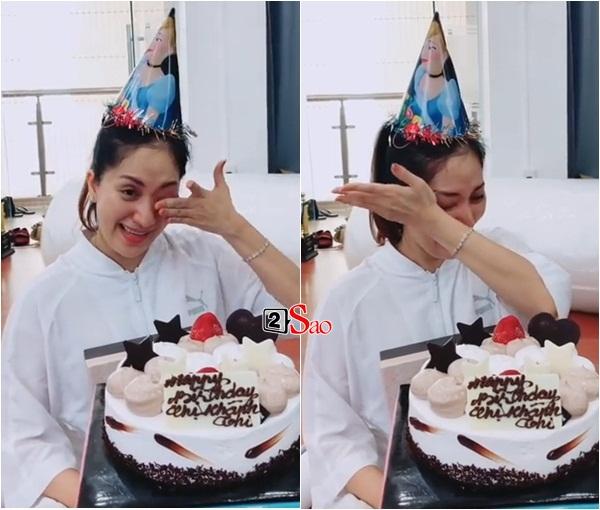 Chứng kiến Khánh Thi nước mắt lã chã vì được nhận quà sinh nhật, Phan Hiển rung đùi cười không thể đáng yêu hơn-1