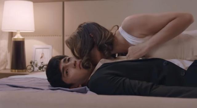 Sốc với cảnh nóng táo bạo của Bình An và nữ đại gia già-3