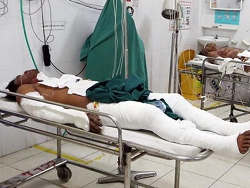 Clip: Thách nhau tẩm xăng ngồi cạnh bếp than, 6 thanh niên bị bỏng