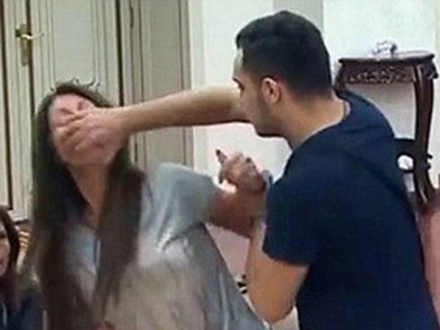 Chướng mắt khi bạn cùng phòng yêu người này qua đêm với người kia-3