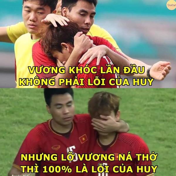 Ảnh chế cực ‘lầy lội’ của các chàng tuyển thủ Việt theo triết lý tình yêu của Miss Hương Giang khiến dân mạng cười nghiêng ngả-4