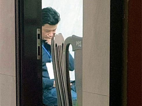 Sợ bị đánh, kẻ cưỡng hôn nữ sinh trong thang máy hoãn xin lỗi-3