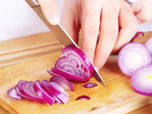 Mẹo thái hành không nước mắt đảm bảo hiệu quả 100%, không thử thì quá phí-1