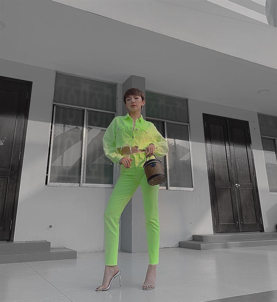 Võ Hoàng Yến kêu cứu vì đi bơi mà bị cá cắn-11