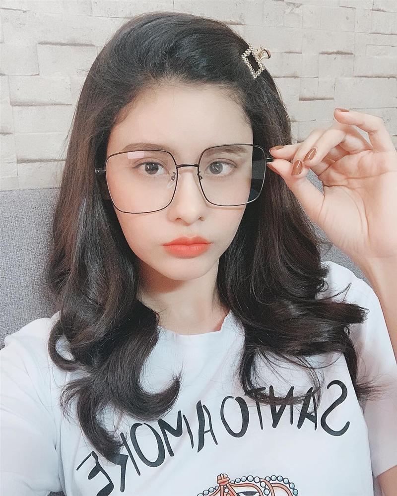 Võ Hoàng Yến kêu cứu vì đi bơi mà bị cá cắn-12