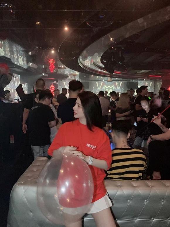 Sau nghi án bán dâm nghìn đô, Á hậu Thái Mỹ Linh công khai ảnh đi bar phê pha hít bóng cười-2