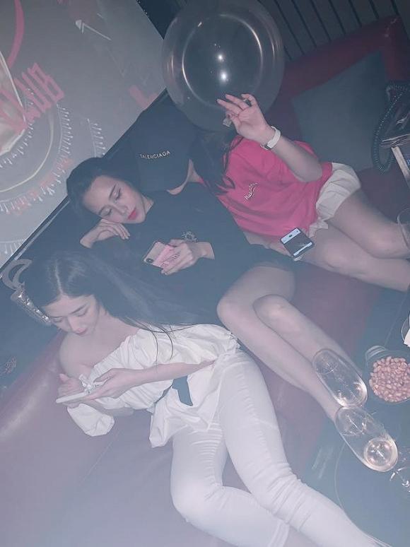 Sau nghi án bán dâm nghìn đô, Á hậu Thái Mỹ Linh công khai ảnh đi bar phê pha hít bóng cười-3