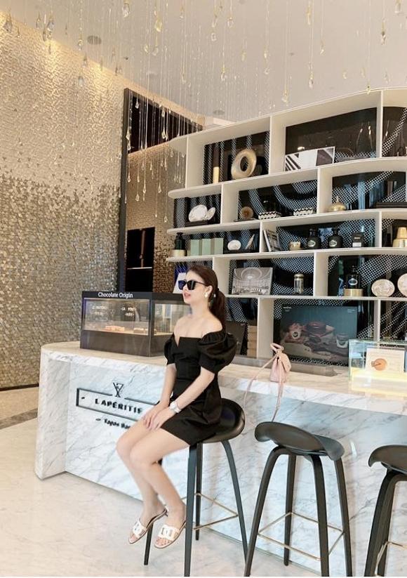 Sau nghi án bán dâm nghìn đô, Á hậu Thái Mỹ Linh công khai ảnh đi bar phê pha hít bóng cười-5