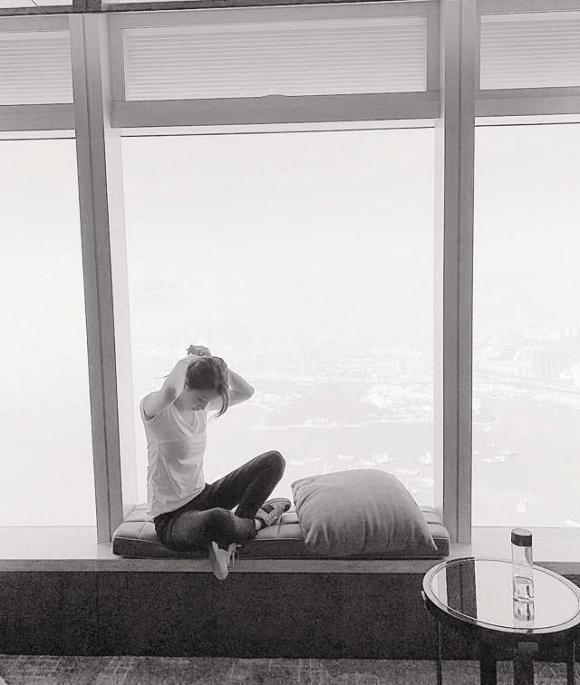 Sau nghi án bán dâm nghìn đô, Á hậu Thái Mỹ Linh công khai ảnh đi bar phê pha hít bóng cười-8