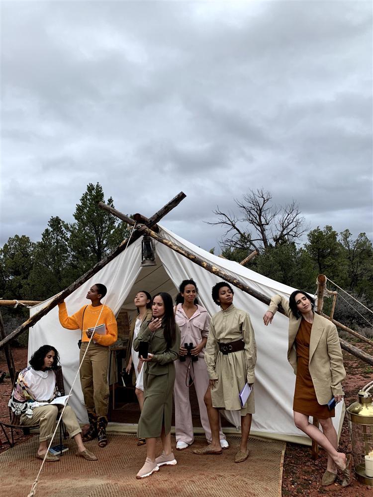 Châu Bùi trở thành gương mặt Việt duy nhất tham dự show ra mắt BST xuân hè của H&M mà fan cứ ngỡ cô làm travel blogger-8