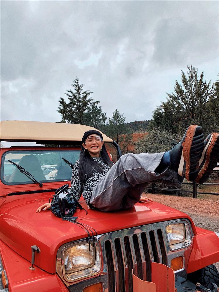 Châu Bùi trở thành gương mặt Việt duy nhất tham dự show ra mắt BST xuân hè của H&M mà fan cứ ngỡ cô làm travel blogger-11