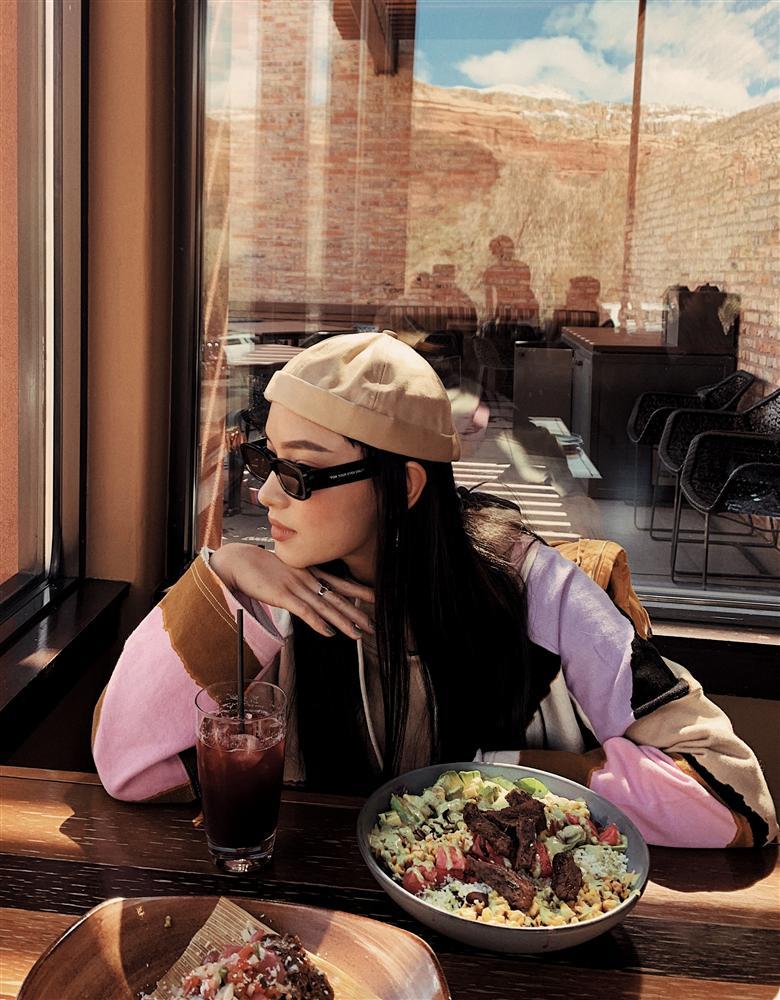 Châu Bùi trở thành gương mặt Việt duy nhất tham dự show ra mắt BST xuân hè của H&M mà fan cứ ngỡ cô làm travel blogger-13