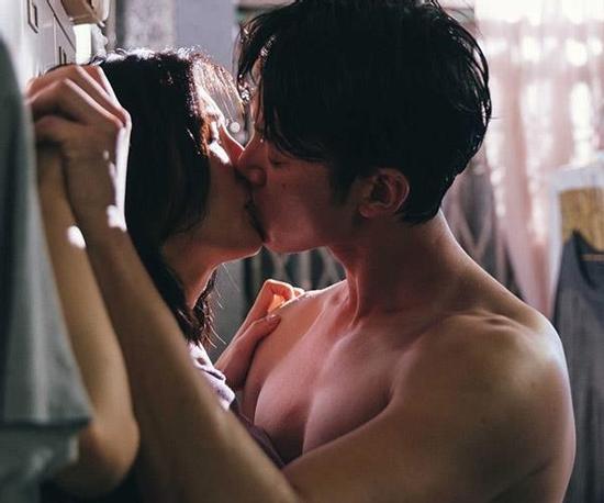 Thái Trác Nghiên học múa cột, khỏa thân trong phim 18+