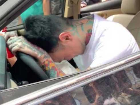 Nam thanh niên lên cơn ngáo đá tự cắt cổ, mổ ngực-2