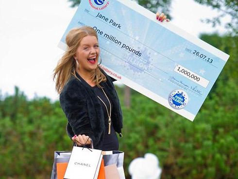 Chàng trai vàng trong làng xổ số, trúng độc đắc 2 lần khiến ai cũng choáng-2