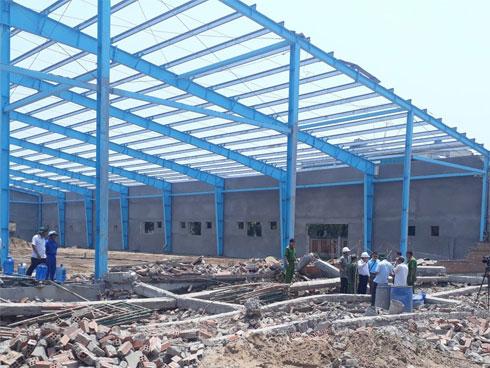 Vụ sập tường 6 người chết: Con gái hoảng loạn lao đi tìm cha-5