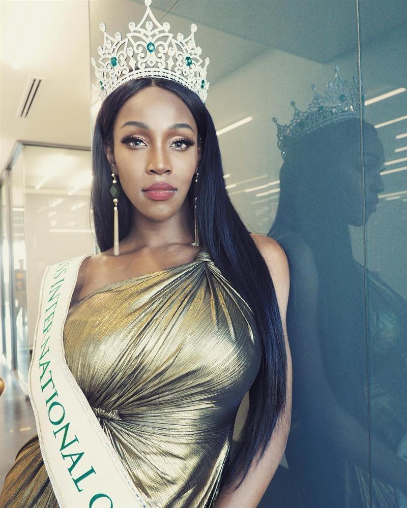 Đăng quang Hoa hậu Chuyển giới 2019, bom sex nước Mỹ trở nên kín đáo lạ thường nhưng vòng 1 vẫn không ngừng gây ngộp thở-16