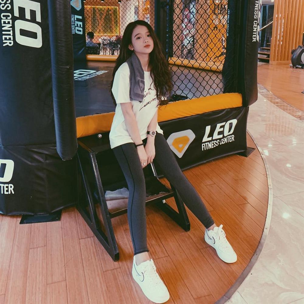 STREET STYLE GIỚI TRẺ: Jun Vũ miệt mài khoe bikini, Salim và Quỳnh Anh Shyn lại kín mít khăn với bốt-7