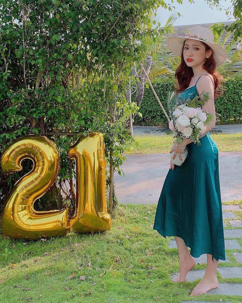 STREET STYLE GIỚI TRẺ: Jun Vũ miệt mài khoe bikini, Salim và Quỳnh Anh Shyn lại kín mít khăn với bốt-9