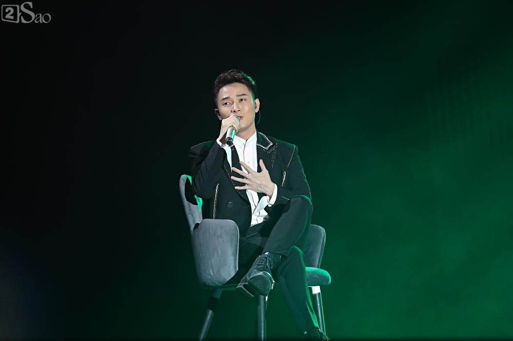 Nhóm nhạc đa quốc tịch có thành viên Việt Nam không lép vế khi đứng cùng sân khấu với loạt tên tuổi lớn-14