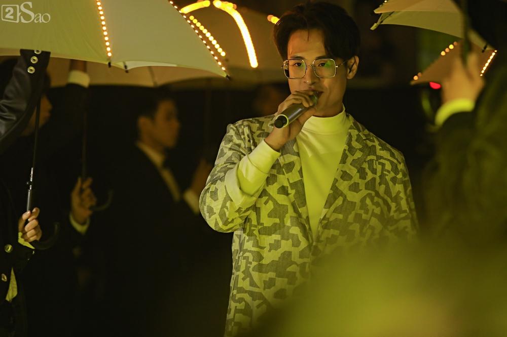 Nhóm nhạc đa quốc tịch có thành viên Việt Nam không lép vế khi đứng cùng sân khấu với loạt tên tuổi lớn-20