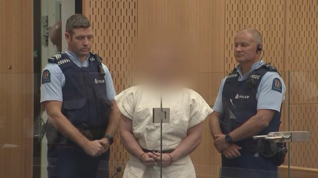 Nghi phạm xả súng New Zealand cười trước tòa, bị buộc tội giết người-1