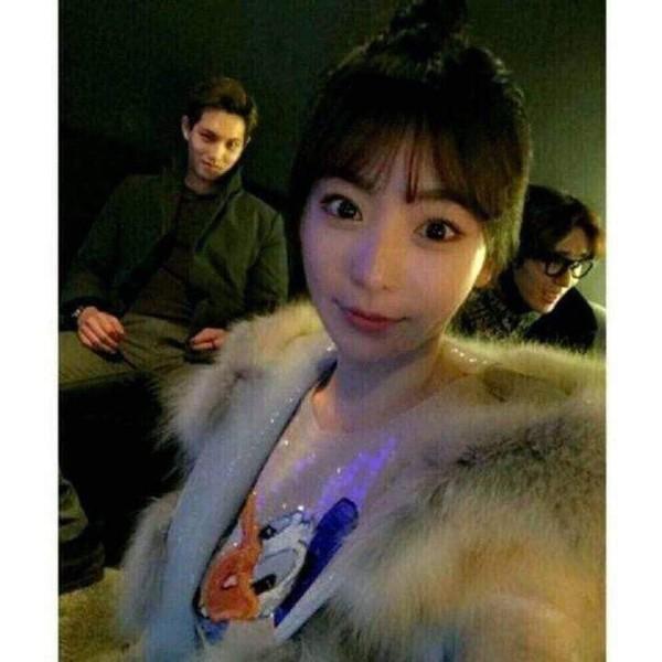 Dù có xóa sạch hình ảnh với Seungri, Hwang Hana vẫn bị báo Hàn bốc phốt từng là khách quen của Burning Sun-1