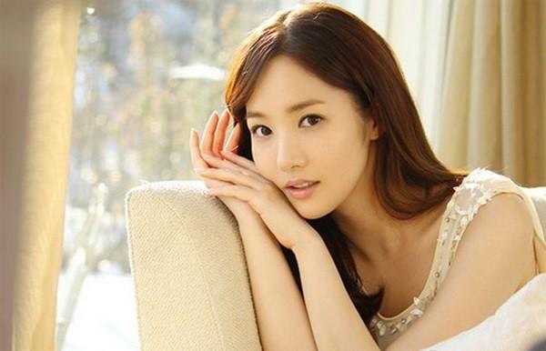 Những phụ nữ sinh vào tháng này âm lịch: Cuộc đời an nhàn VÀNG TÍCH CẢ CHUM, chồng con chiều chuộng như bà hoàng-2