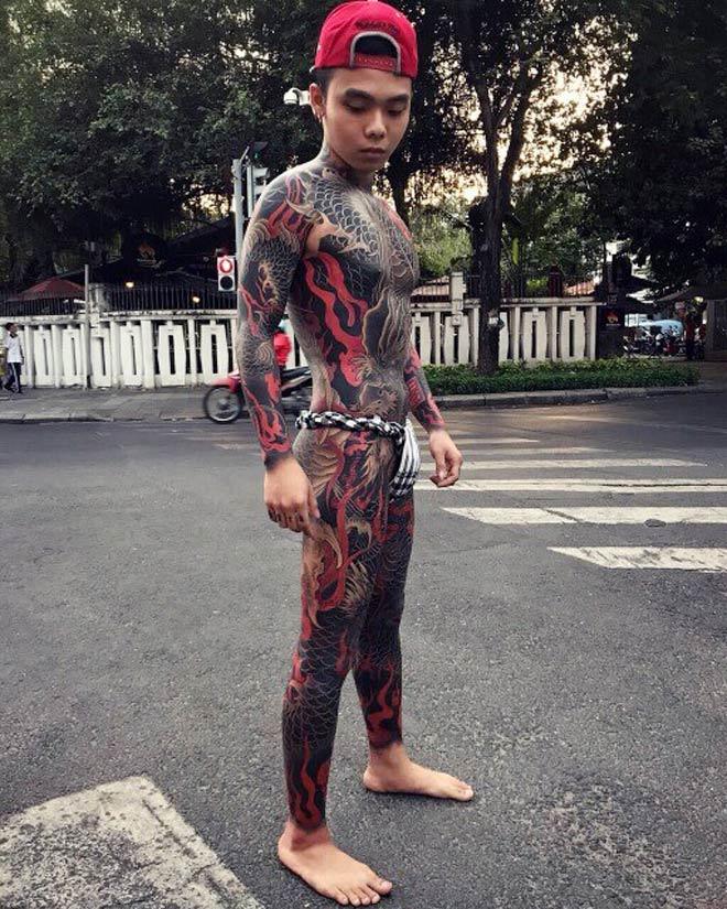 Thanh niên bất chấp đau đớn xăm kín từ đầu đến gót chân gây bão dân mạng-3