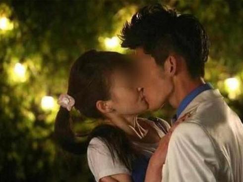 Nam sinh chia tay bạn gái sau nụ hôn đầu vì 'không muốn xài lại của thằng khác'