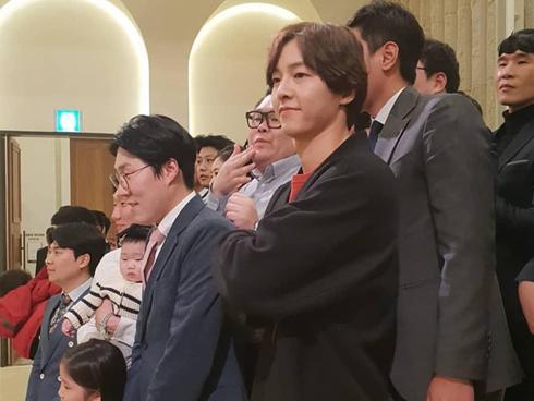 Song Joong Ki dự đám cưới bạn thân mà không có Song Hye Kyo