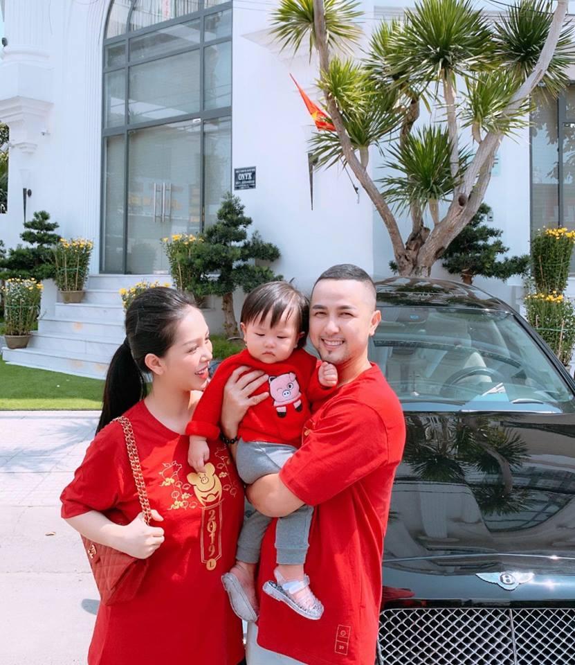 Mang thai quý tử, chị dâu ca sĩ Bảo Thy nhận được nhiều ân sủng từ ông xã Bảo Trần-1