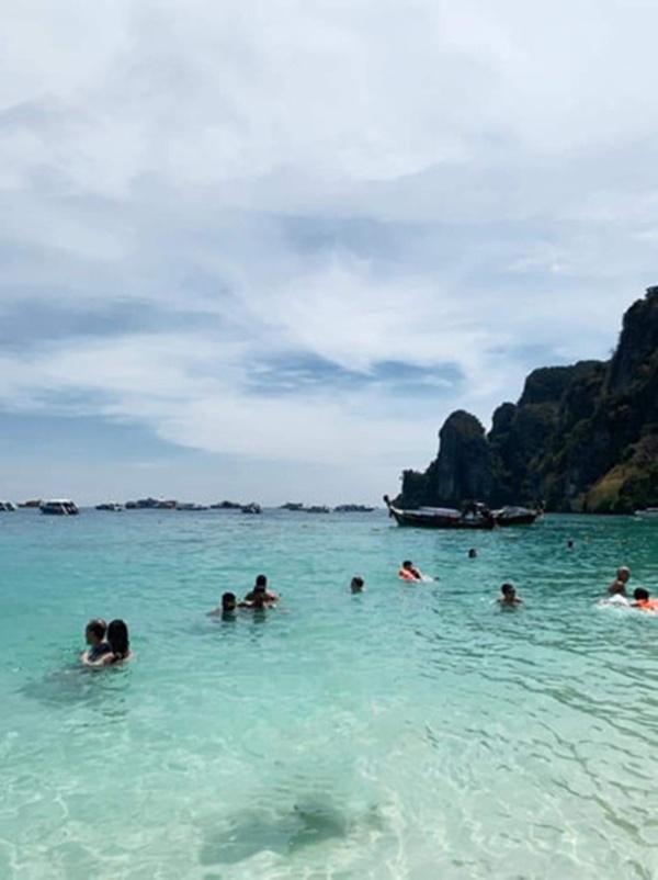 Nhờ dân mạng sửa ảnh diện bikini, thiếu nữ nhận cái kết hết hồn-3