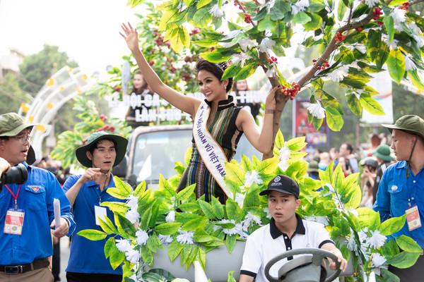 Giữa nghi án đá xéo HHen Niê giả tạo, HĂng Niê lại nổi đóa: Thay vì diễn nên về nhà đóng cửa dạy fans đi-2