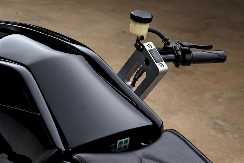 Khả năng đặc biệt của siêu mô tô 2,7 tỷ Đức Tào phớ vừa mua-7