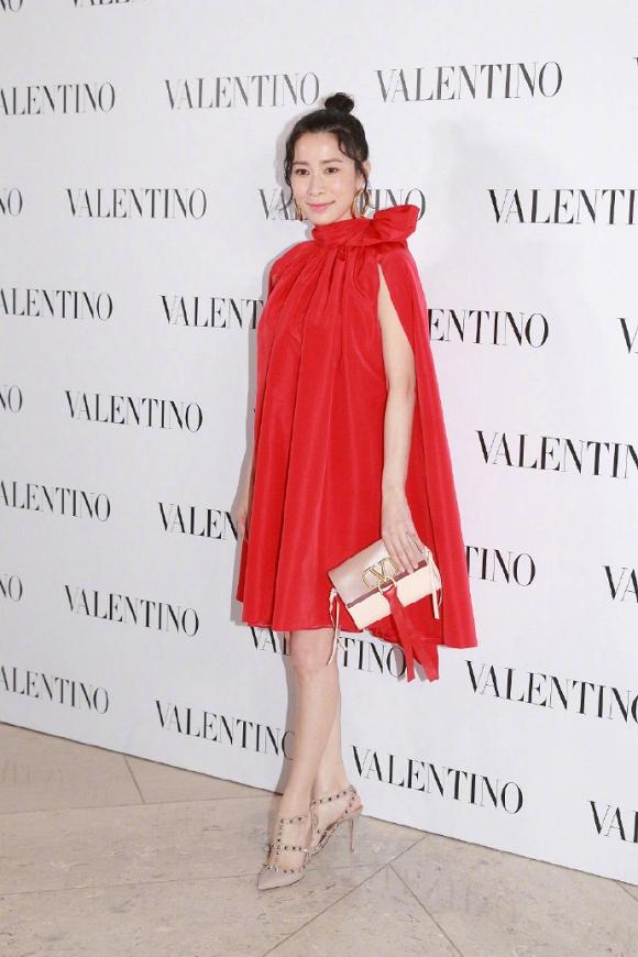 Khoe ngực và lộ nội y là cách để Nam Em, Việt Hương, Lâm Khánh Chi lọt TOP SAO MẶC XẤU-9