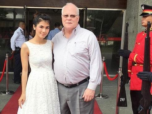 Mỹ nữ phim nóng ly hôn chồng triệu phú vì sợ ông đau tim lúc ân ái giờ ra sao?-7