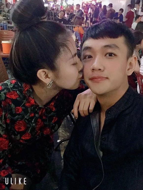 Sau khi ly hôn chồng, hot girl bánh tráng trộn Đà Lạt công khai khoe ảnh tình tứ bên người yêu mới điển trai-4