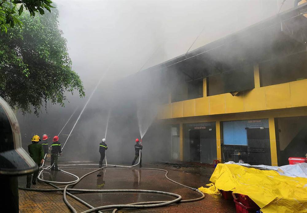 Cháy quán karaoke lớn nhất TP Vinh, nữ nhân viên chết ở nhà vệ sinh-4