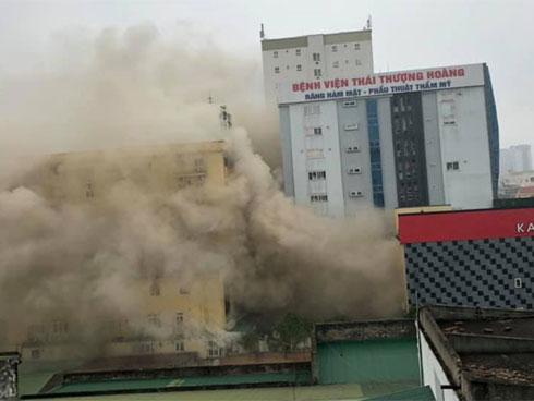 Cháy ở Bệnh viện Nhi Trung ương, bệnh nhân hốt hoảng sơ tán trong đêm-3