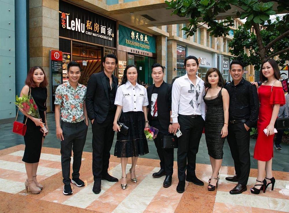 3 thế hệ mặc chung một mẫu áo: Phượng Chanel khác nào bà thím trong khi Lan Khuê - Jennie Black Pink thực sự đẹp-3