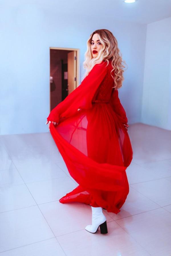 Rita Ora diện đến 2 thiết kế của Công Trí khi thổi tung sân khấu trong tour diễn Phoenix-10