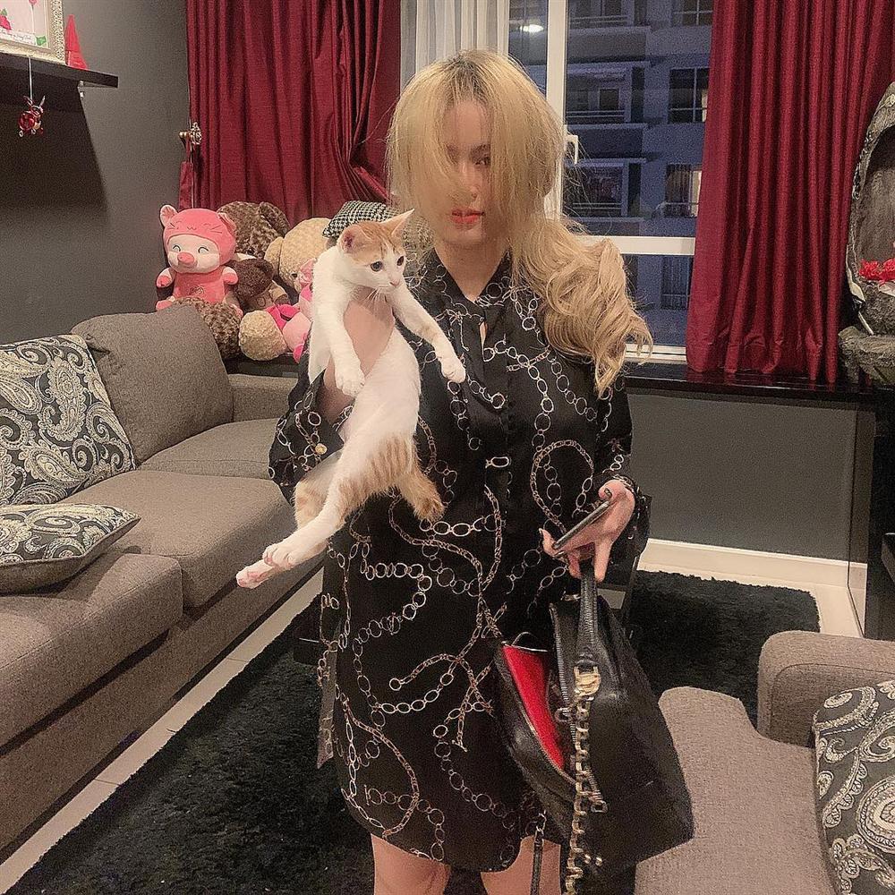 Vĩnh Thụy - Hoàng Thùy Linh có vẻ chạm đáy thất tình nên nàng nhuộm tóc trắng phớ, chàng cạo tóc dân chơi-7