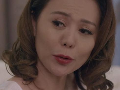 'Máy bay 8X' bị chồng trêu chọc vì cảnh nóng cùng trai đẹp Bình An