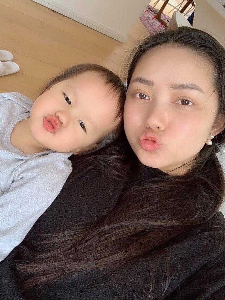 Phi Thanh Vân hoài niệm quá khứ đen nhẻm nhưng ai nấy chỉ chú ý chiếc váy cẩm hường vừa sến vừa hở-10