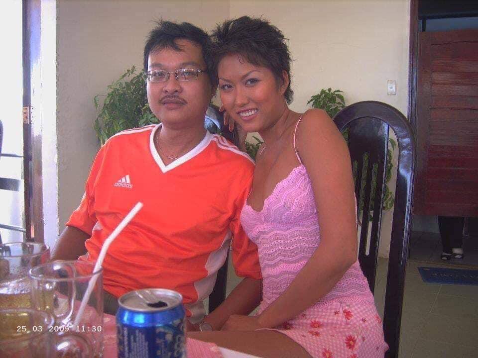 Phi Thanh Vân hoài niệm quá khứ đen nhẻm nhưng ai nấy chỉ chú ý chiếc váy cẩm hường vừa sến vừa hở-2