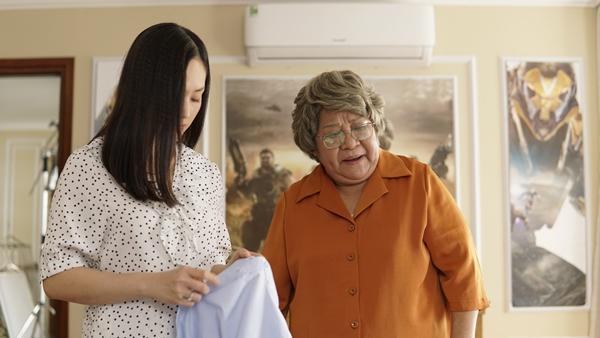 Sốc với cảnh bà nội đòi ngủ chung với vợ chồng cháu trai-1