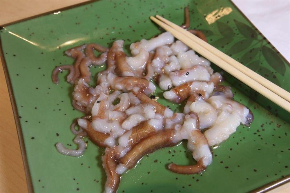 Cá thối, thịt ếch và những món ăn tiềm ẩn nguy cơ chết người-5