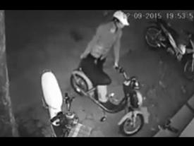Video: Tên trộm 'khó tính', vào tận cuối hẻm 'lựa' xe đắt tiền để lấy Video: Tên trộm 'khó tính', vào tận cuối hẻm 'lựa' xe đắt tiền để lấy