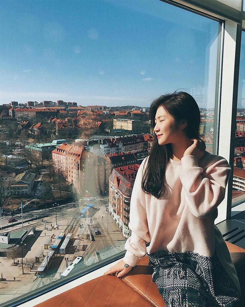 Vừa khoe hình xăm mới ở chân ngực, Hương Tràm lại gây sốc với mái tóc bạch kim-13